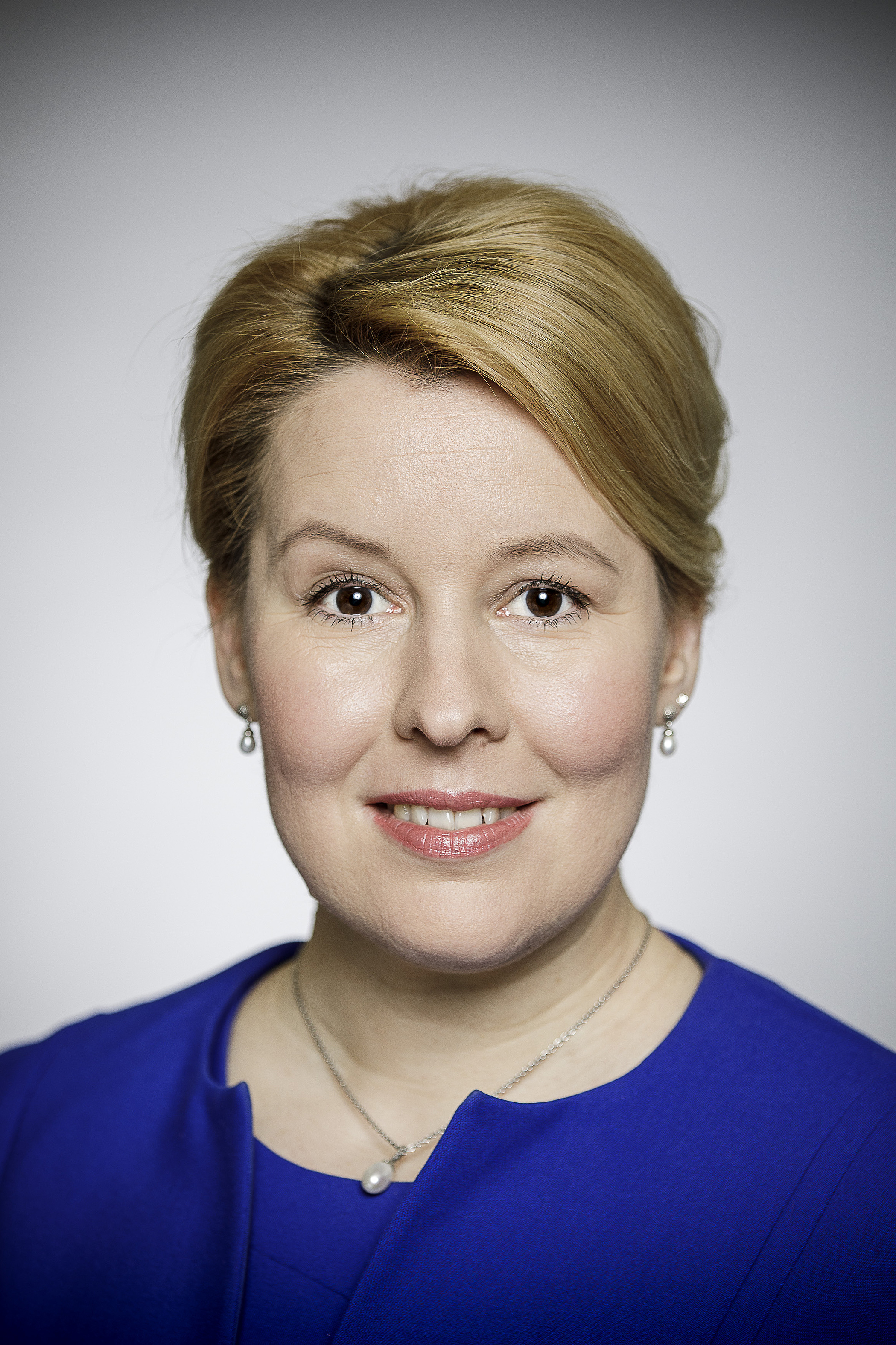 Porträtfoto von Bundesfamilienministerin Franziska Giffey.