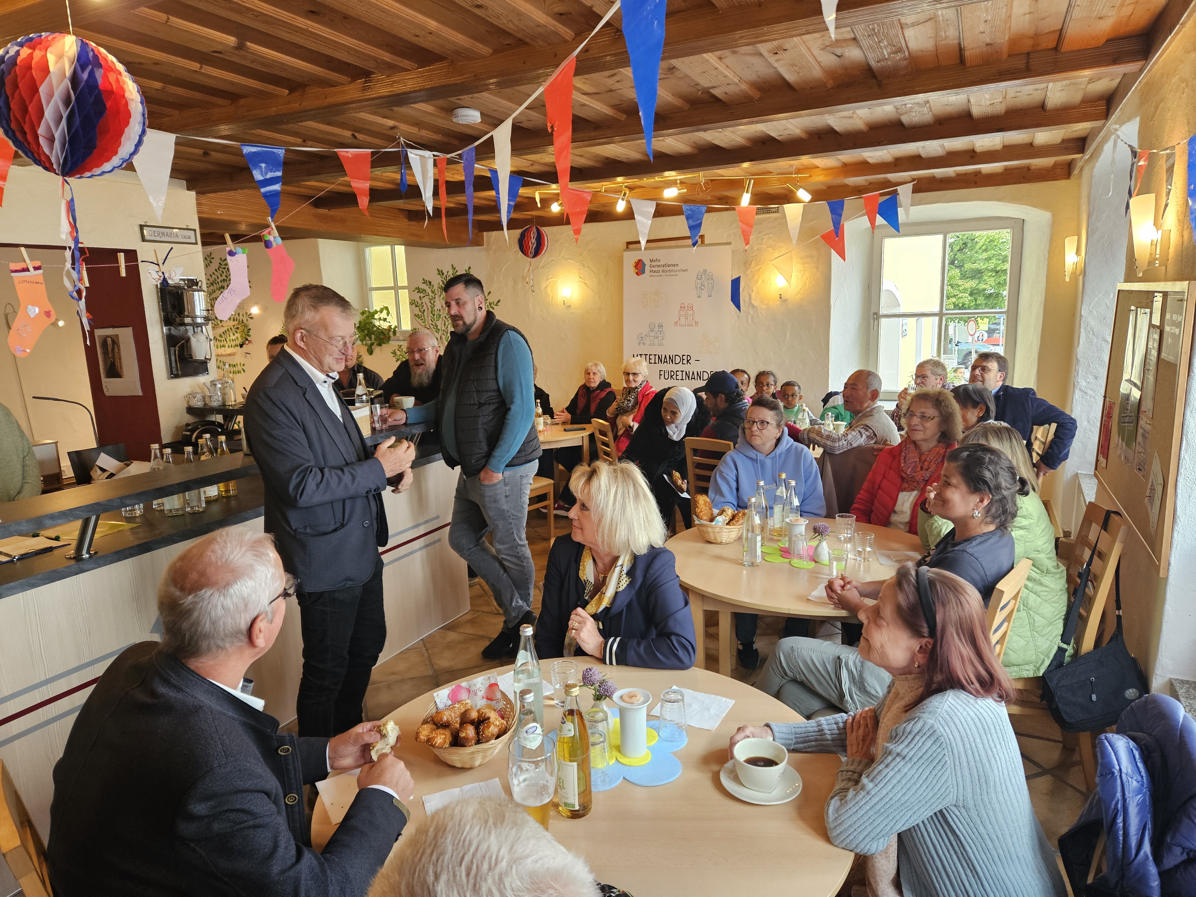 Bürgermeister begrüßt die Neubürgerinnen und Neubürger, die im Laufe des letzten Jahres nach Waldmünchen gezogen sind